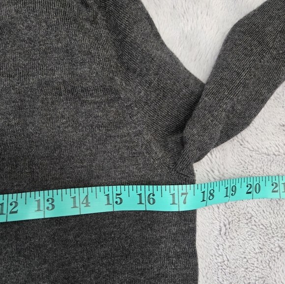 BANANA REPUBLIC Merino Wool And Faux Suede Grey Sweater. Size Small - Picture 9 of 10